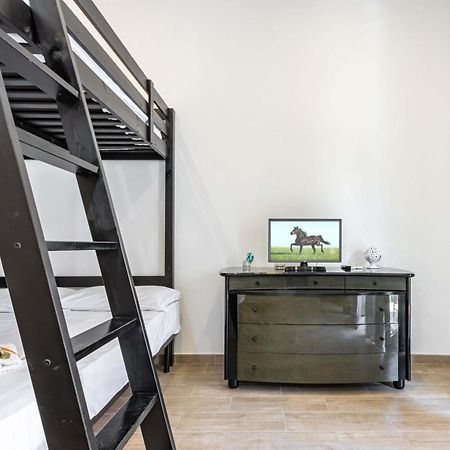 San Nicola Apartments By Rentbeat Бари Екстериор снимка