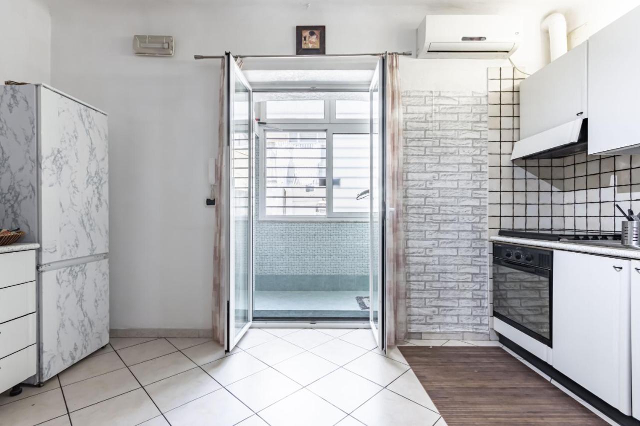 San Nicola Apartments By Rentbeat Бари Екстериор снимка