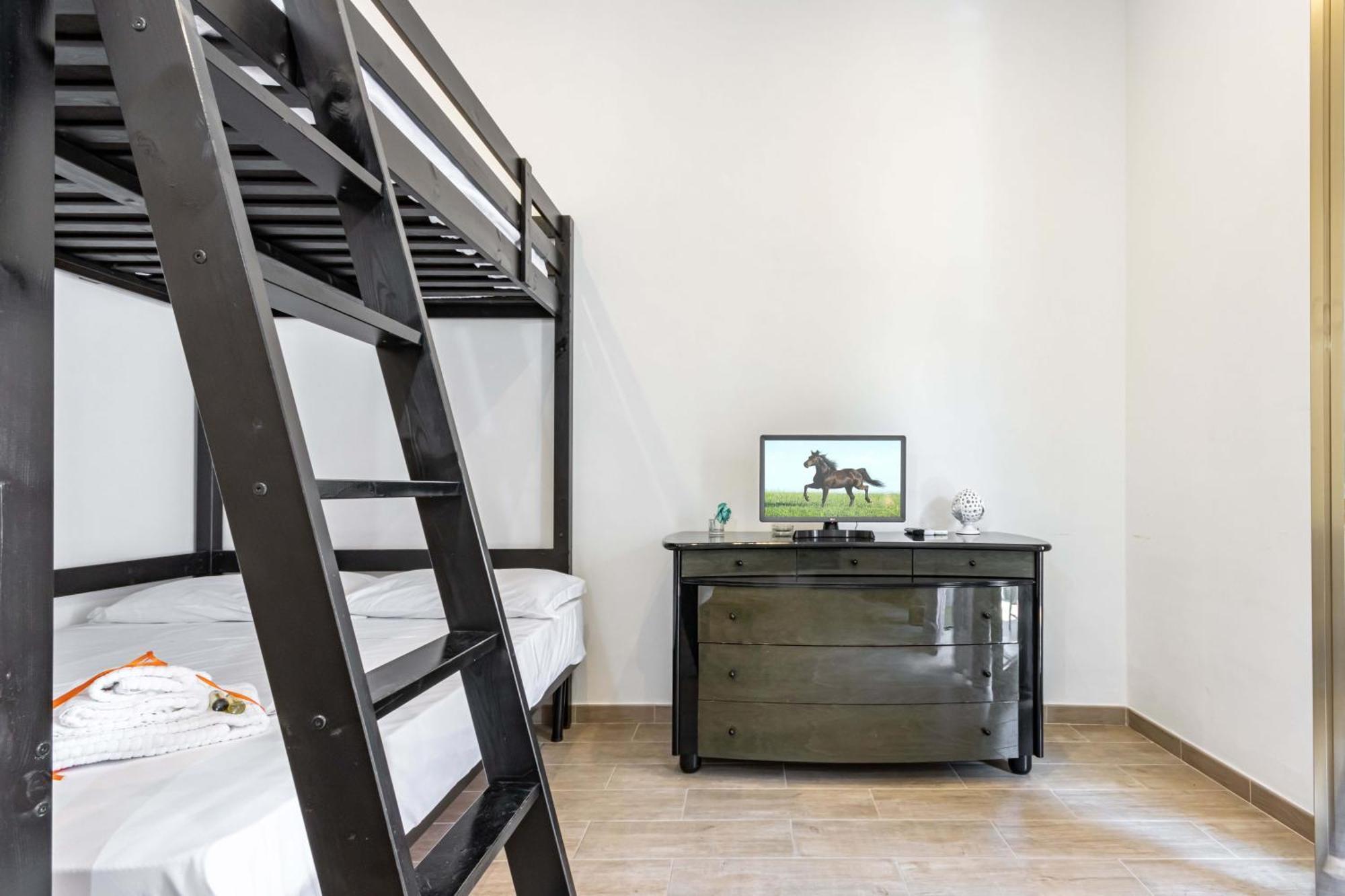 San Nicola Apartments By Rentbeat Бари Екстериор снимка